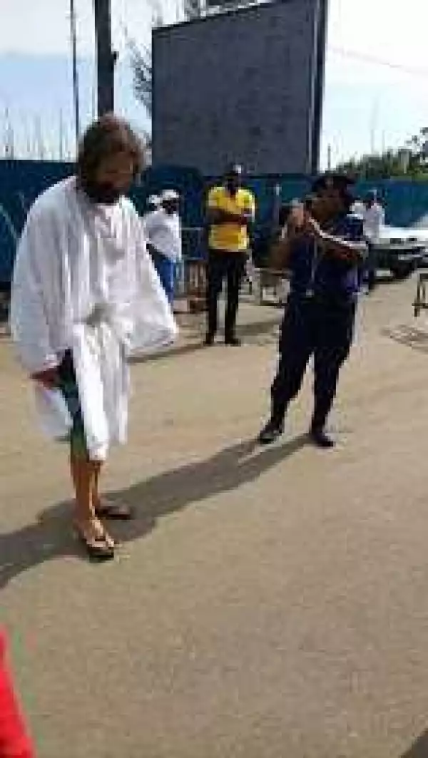 Jesus lookalike Spotted In Lagos, allegedly disappears while people were taking photos (Photo)